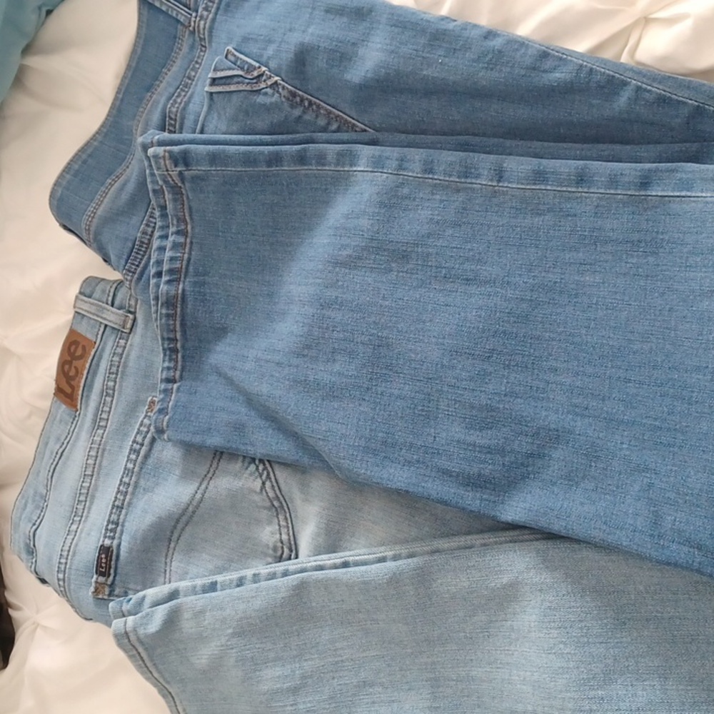 2 pairs of jeans